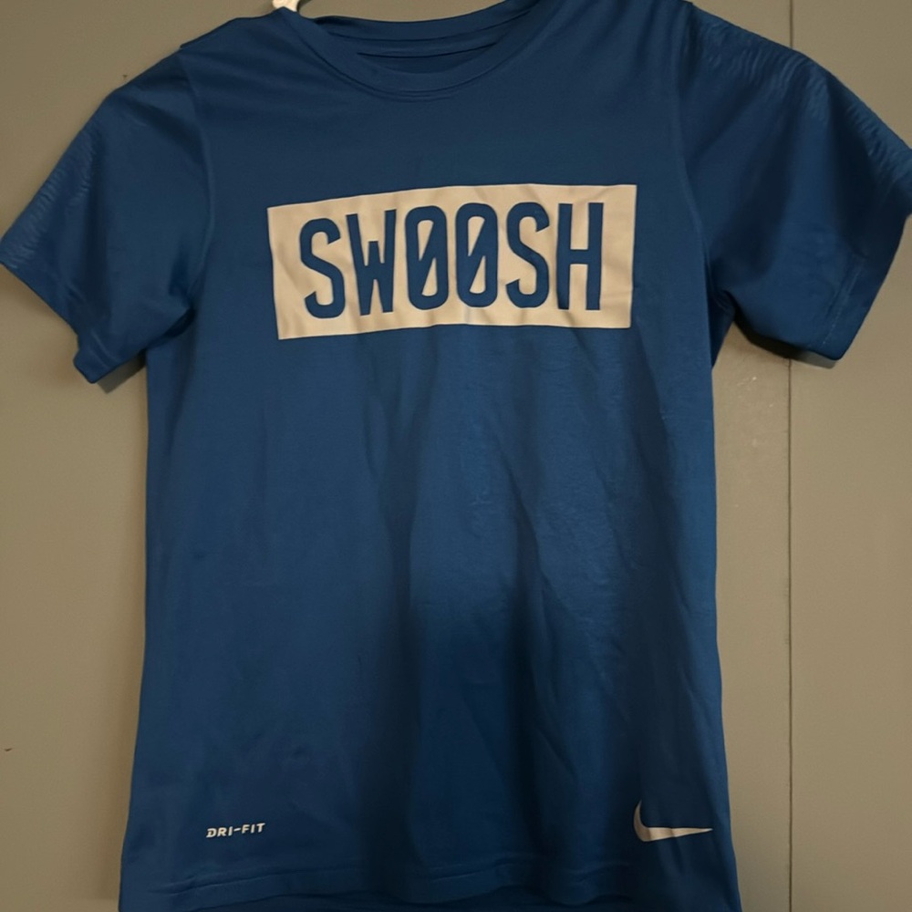 Boys blue thin Nike shirt